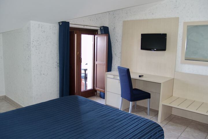 Room 2 of 46