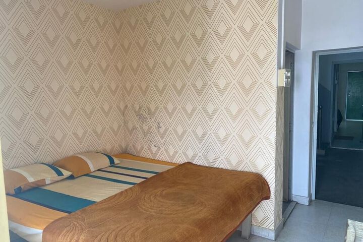 Room 9 of 31