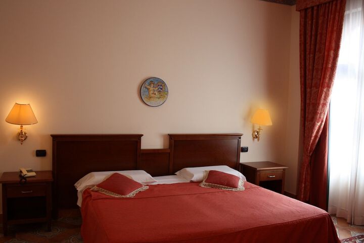 Room 9 of 38
