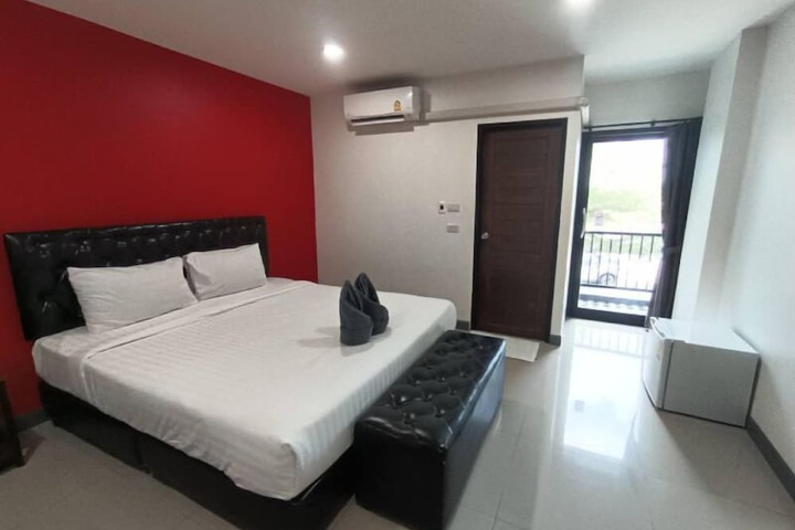 Room 6 of 15