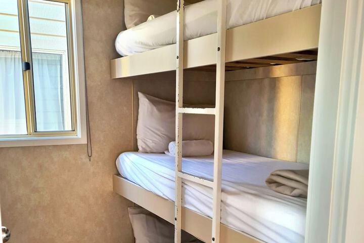 Room 12 of 99