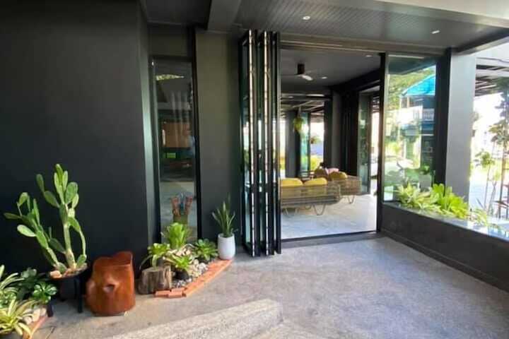 Hotel 4 of 102
