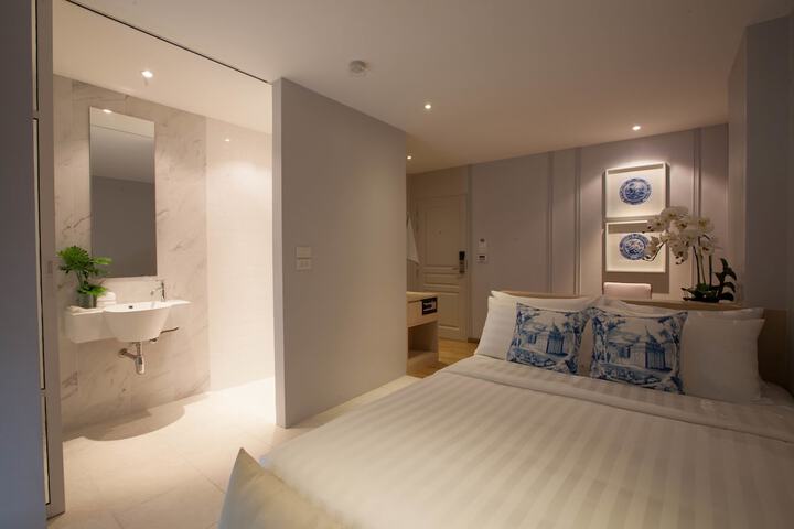Room 15 of 54