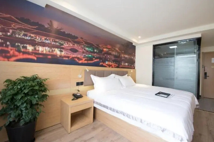 Room 6 of 13
