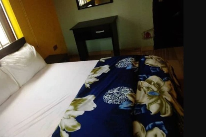 Room 10 of 11