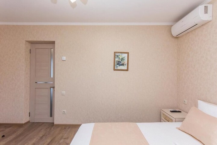 Room 8 of 34