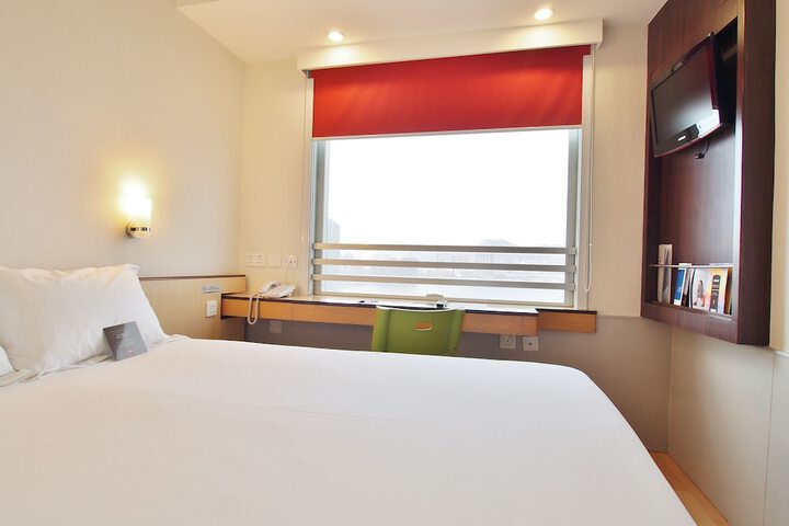 Room 12 of 81