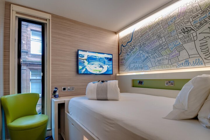 Room 4 of 15
