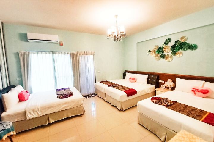Room 11 of 28