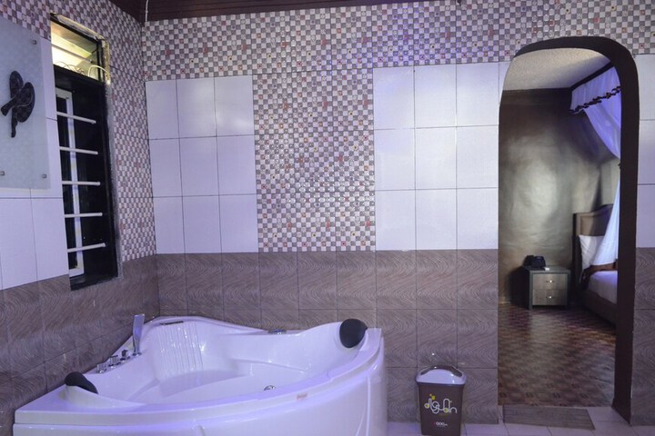 Room 33 of 72
