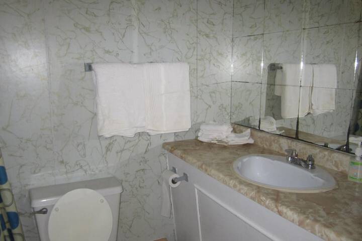 Room 10 of 28
