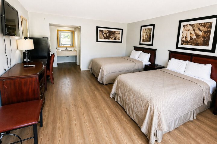 Room 4 of 9