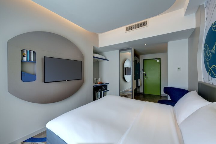 Room 9 of 29