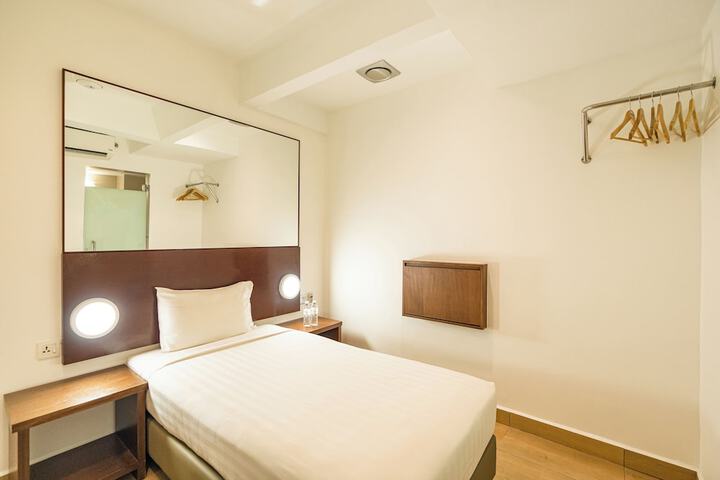 Room 32 of 44