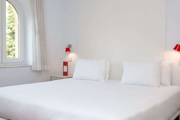 Room 3 of 90