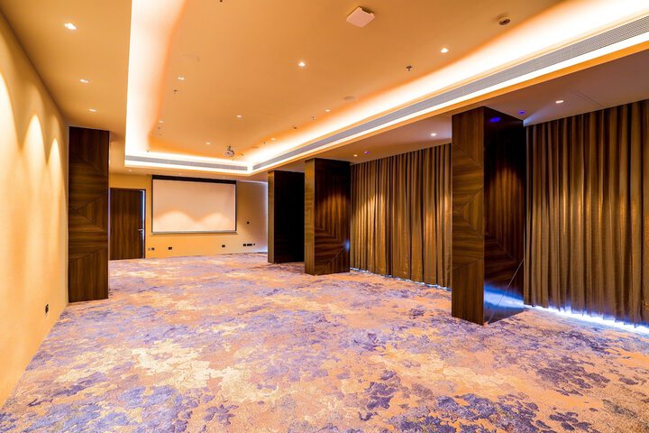 Business Center 17 of 18
