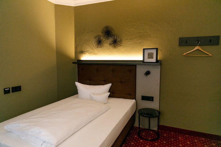 Room 14 of 50