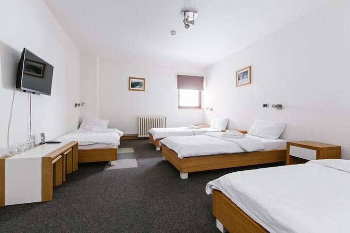 Room 28 of 62