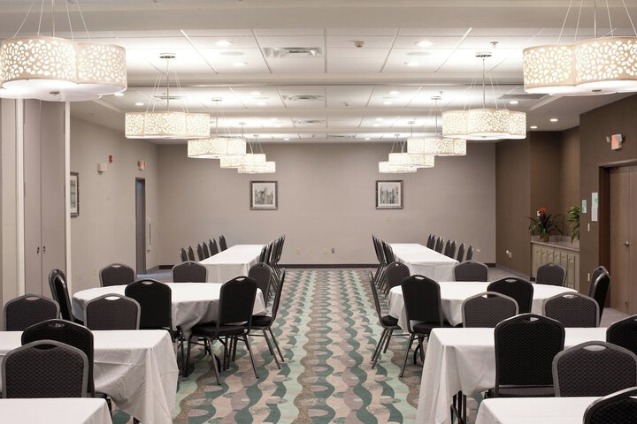 Ballroom/Hall 34 of 49