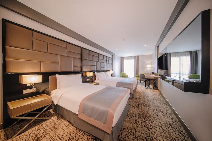 Room 13 of 80