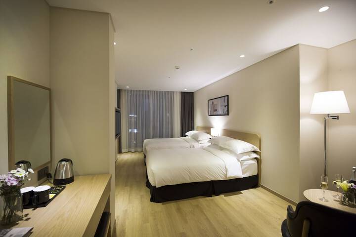 Room 14 of 66