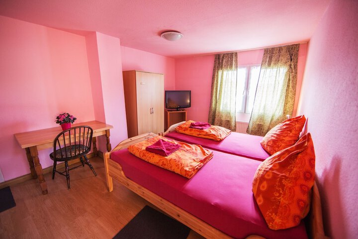 Room 6 of 22