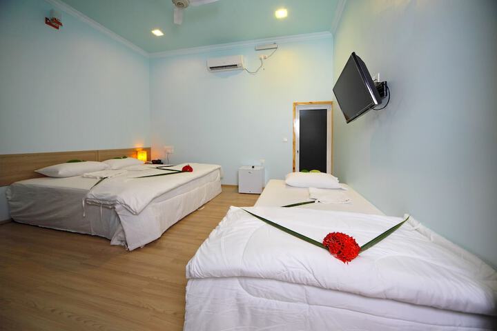 Room 3 of 76