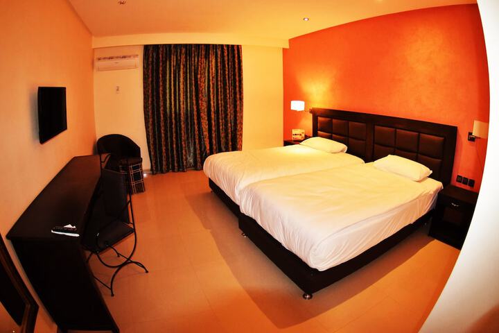 Room 8 of 42