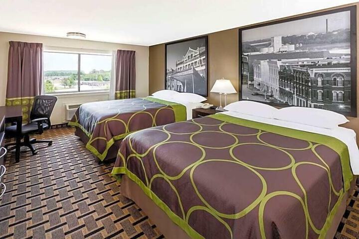 2 Queen Beds (5 of 9)
