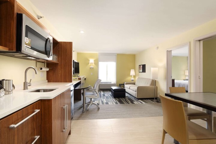 Room 16 of 28