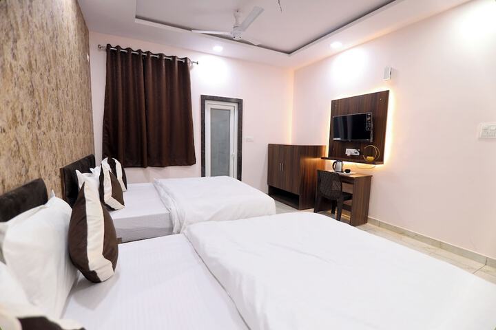 Room 2 of 22