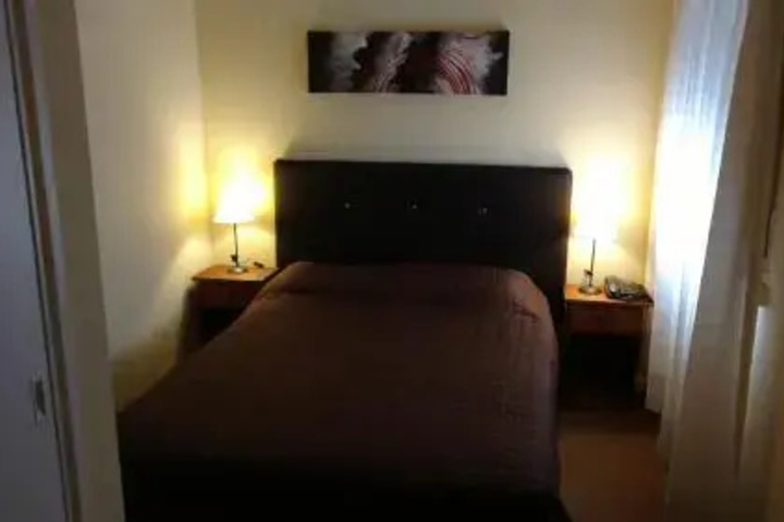 Room 3 of 10
