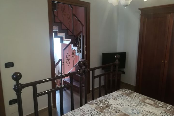 Room 6 of 11