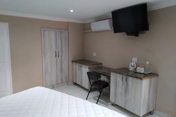 Room 4 of 15