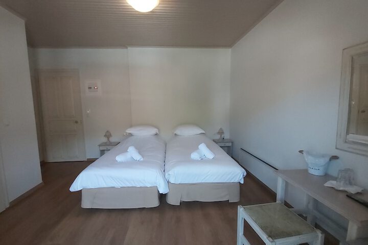 Room 52 of 446