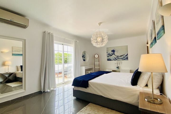 Room 2 of 51