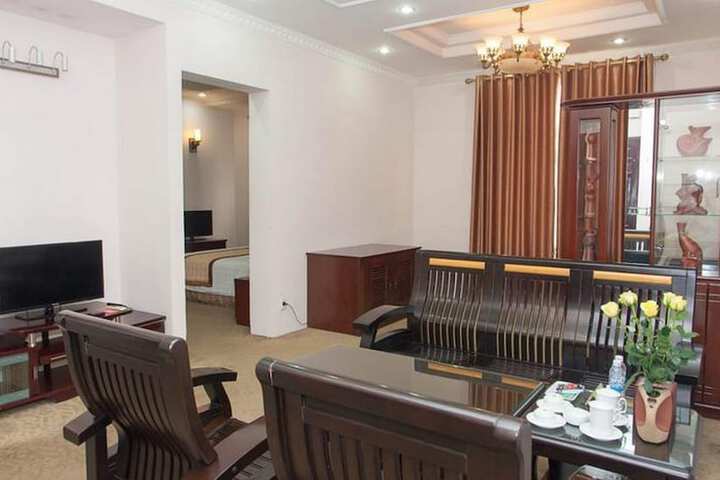 Room 7 of 33