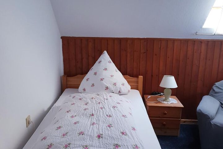 Room 12 of 48