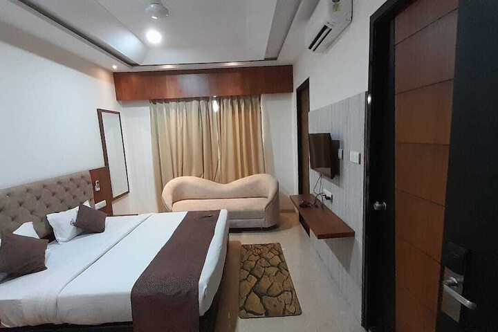 Room 3 of 6