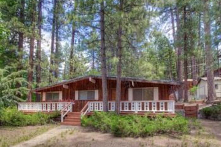 Photo of Convenient and Cozy One Level 3 Br Home by RedAwning