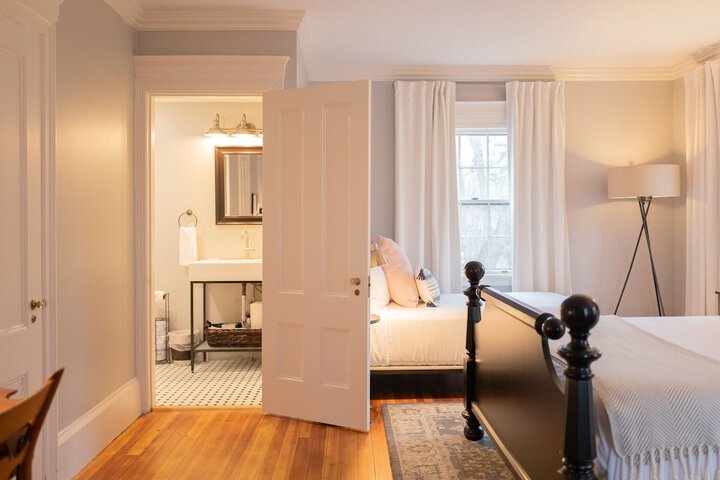Room 27 of 61