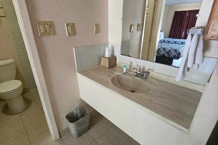 Room 7 of 19