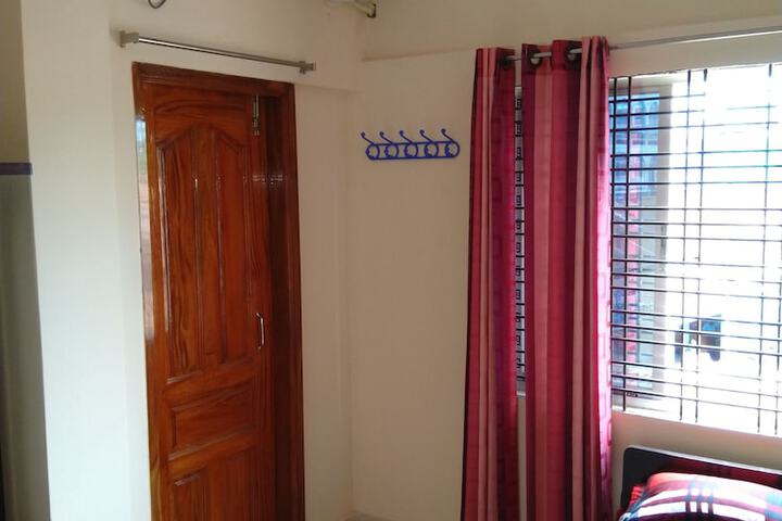 Room 4 of 12