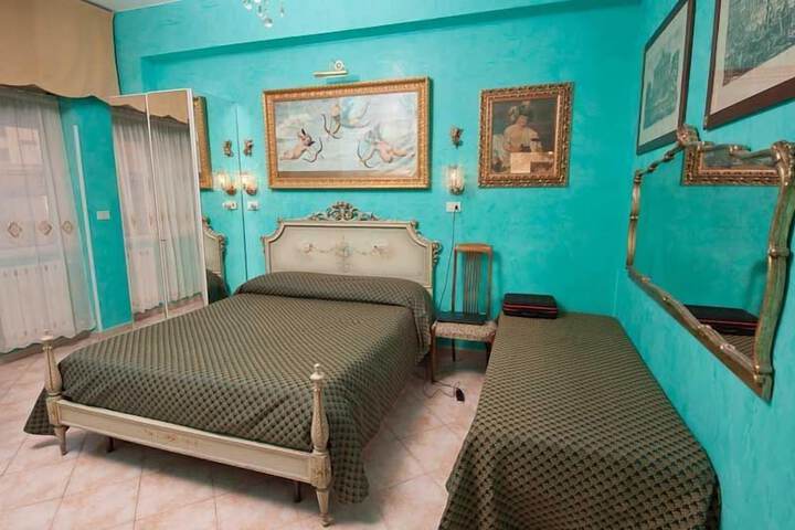 Room 8 of 40