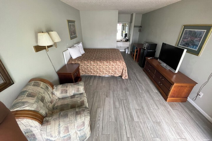 Room 2 of 27