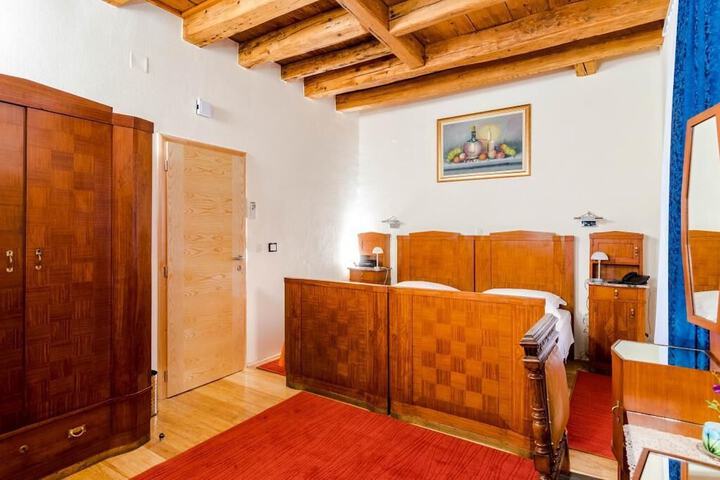 Room 8 of 41
