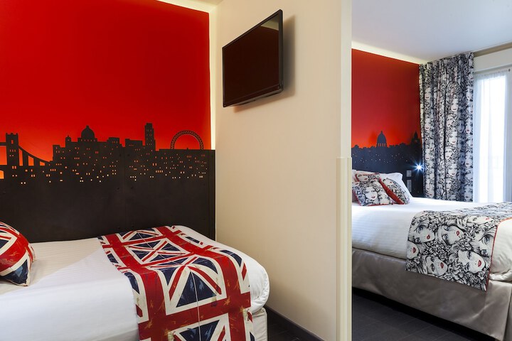 Room 13 of 27