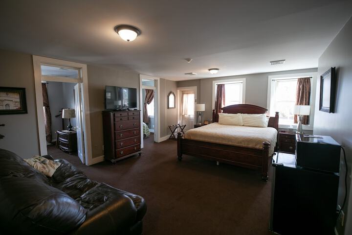 1 King Bed (40 of 40)