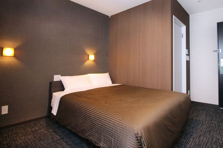 Room 7 of 28