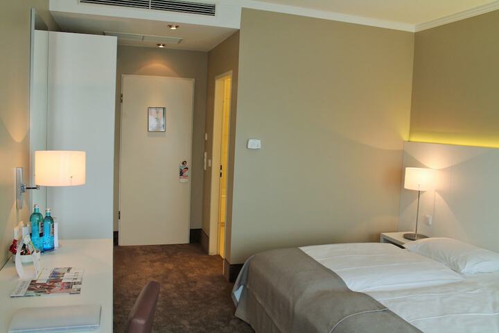 Room 12 of 46